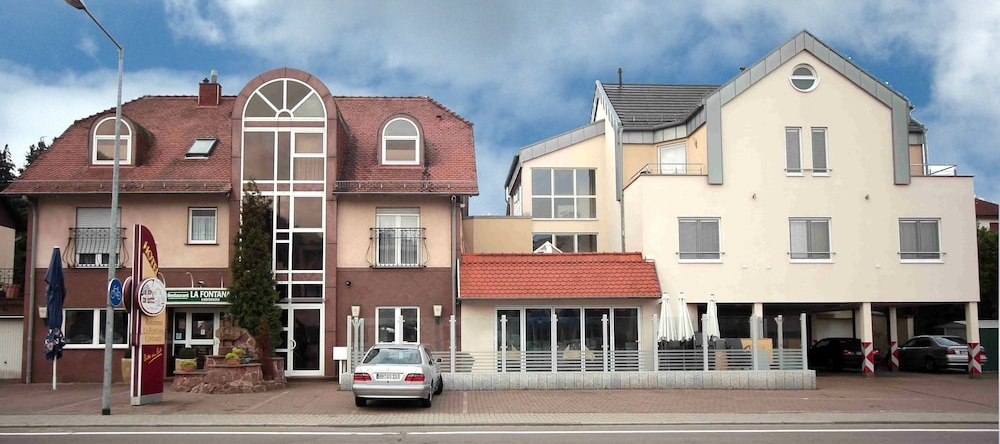 Hotel La Fontana Costanzo, Санкт-Ингберт — фото 1