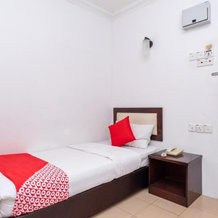 OYO 90742 I-home Hotel, Seri Iskandar — photo 3