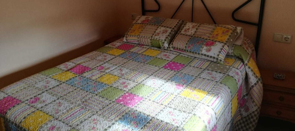 Hostal Mesón González, Villamanin — photo 1