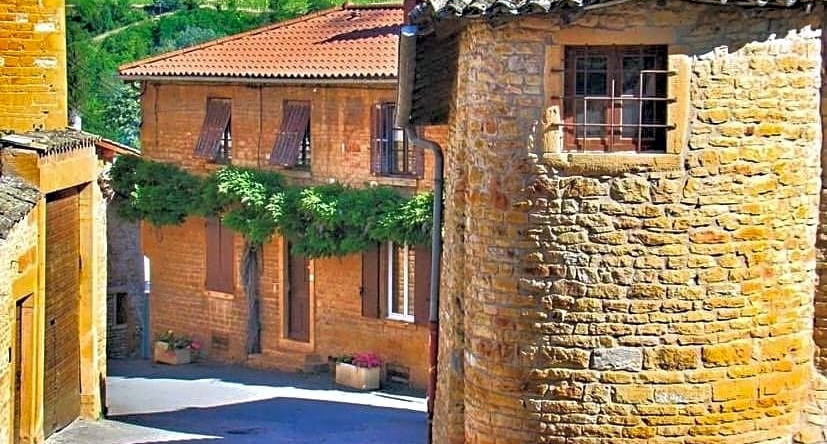 La Casita, Porte des Pierres Dorées — photo 1
