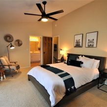 Gnome and Creek Condo - Two Master Suites for a Perfect Couples Yosemite Getaway by Yosemite Region Resorts, 派恩山湖 — 照片 4