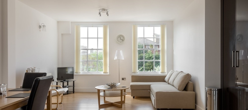 Luxurious 2 Bed Apartment In Central Bedford, Бедфорд — фото 1