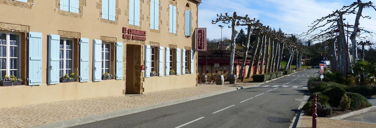 Logis Hôtel Restaurant Du Commerce, 埃斯唐 — 照片 1