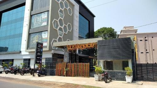 Hotel Dew Plaza, 巴沙纳加尔 — 照片 1