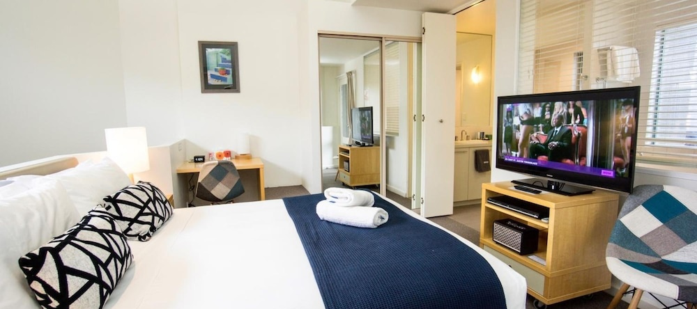 Lorne Beachfront Accommodation, Lorne — photo 1