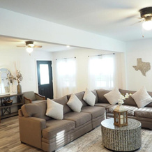 Newly Renovated, Modern 3 Bedroom 2 Bath Farmhouse in the City, Angleton — photo 3