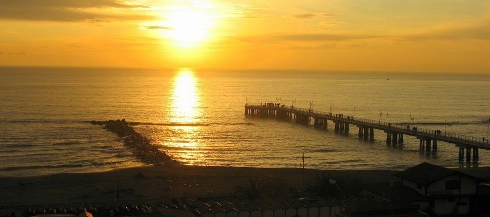 Tirreno Beachfront Apartments, Massa — photo 1