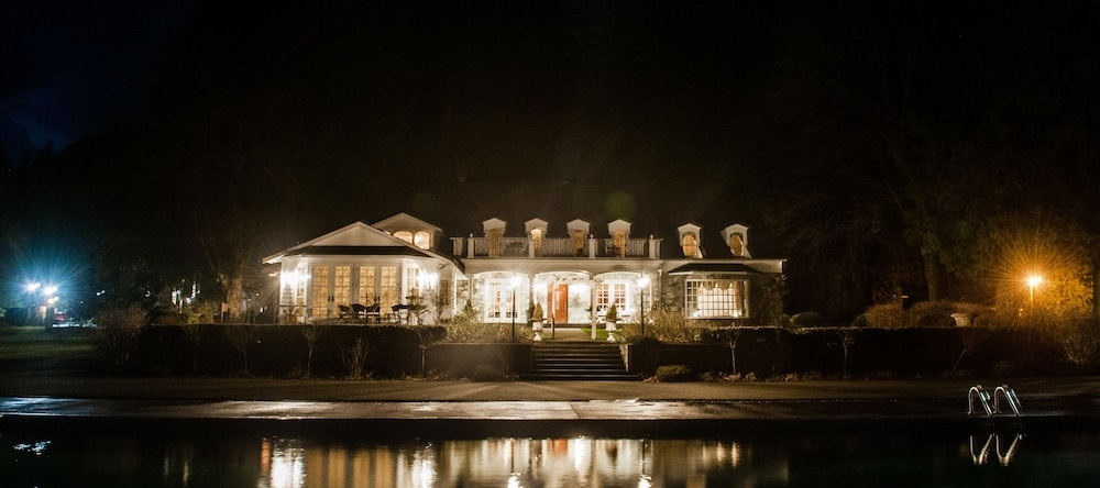 Rowena's Inn On The River, Агассис — фото 1