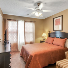 Atlanta Retreat W/ 2-car Garage, Fenced Yard 6 Bedroom Home by RedAwning, 洛卡斯特格罗夫 — 照片 4