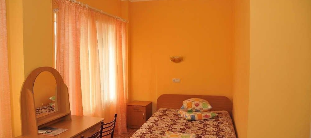 Izumrudnaya Hotel, Shtormovoe — photo 1