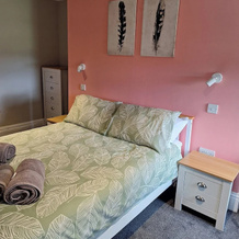 Room-Comfortable Double Room With Bath, Cranleigh — фото 2