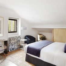 Box art hotel, Collado Mediano — photo 3