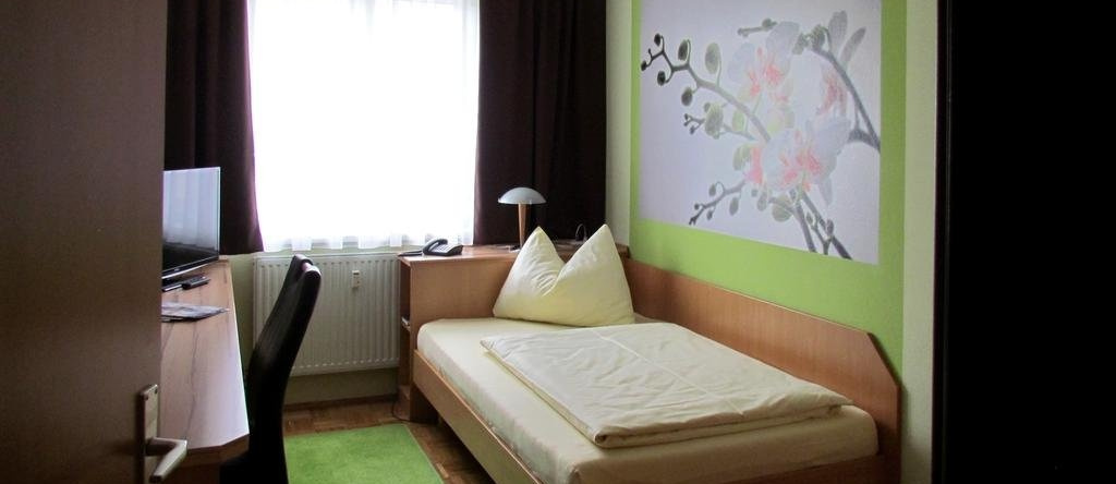 Hotel Am Kapuzinerplatz, Книттельфельд — фото 1