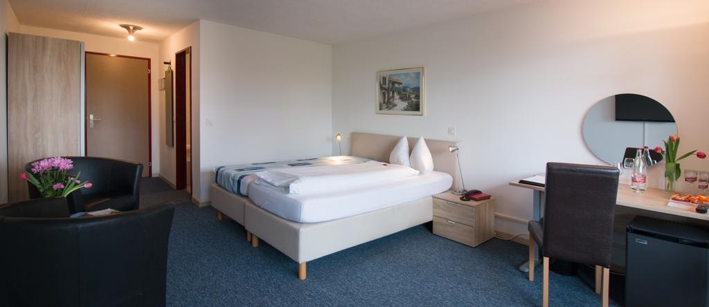 Park - Hotel Inseli, 罗曼斯霍恩 — 照片 1