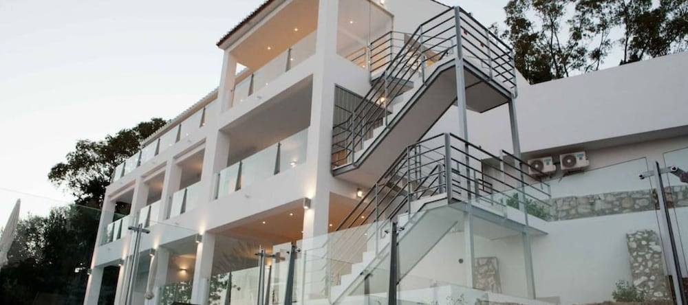 Luxury villa with heated pool, 坎波米哈斯 — 照片 1