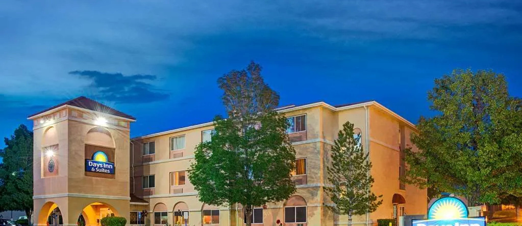 Days Inn & Suites Airport Albuquerque, 阿尔伯克基 — 照片 1