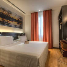 Card International Hotel, Rimini — photo 2