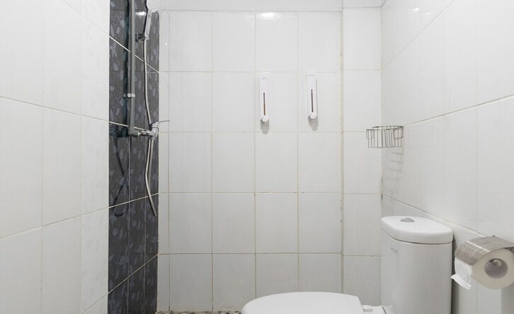 Hotel Wisata by OYO Rooms, 基萨兰 — 照片 1