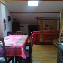 Appartement en loft 50m2 dans maison avec chambre en mezzanine et canapes lits dans salon, 圣皮埃尔德沙特勒斯 — 照片 5