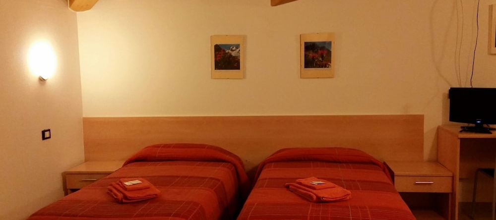 Victory Hotel Ristorente Pizzeria, 特雷斯 — 照片 1