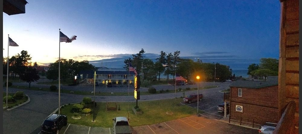Super 8 By Wyndham Bridgeview Of Mackinaw City, 麦基诺城 — 照片 1