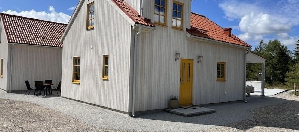 Villa Vitviken Sleeps 4 With Pool, Тингстеде — фото 1