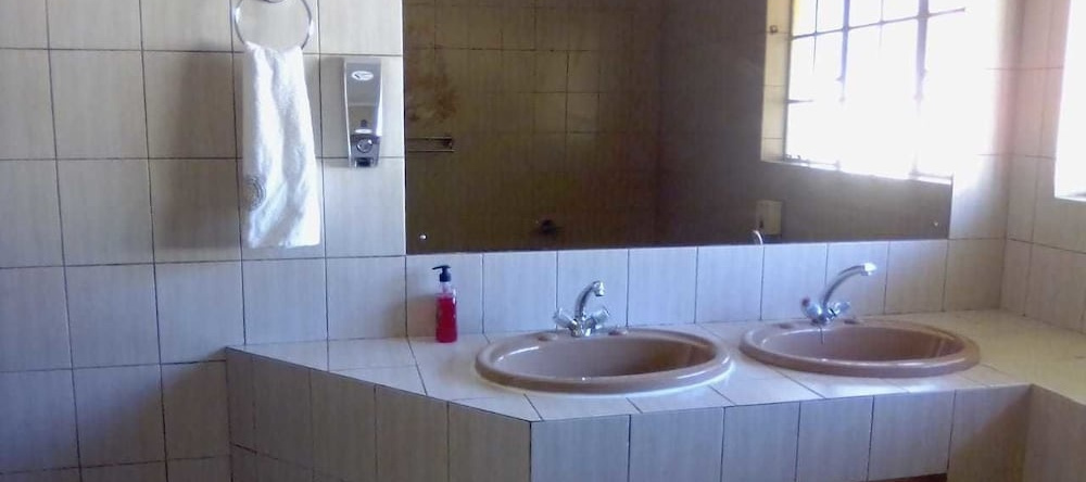 Khesa Guesthome, Кемптон-Парк — фото 1