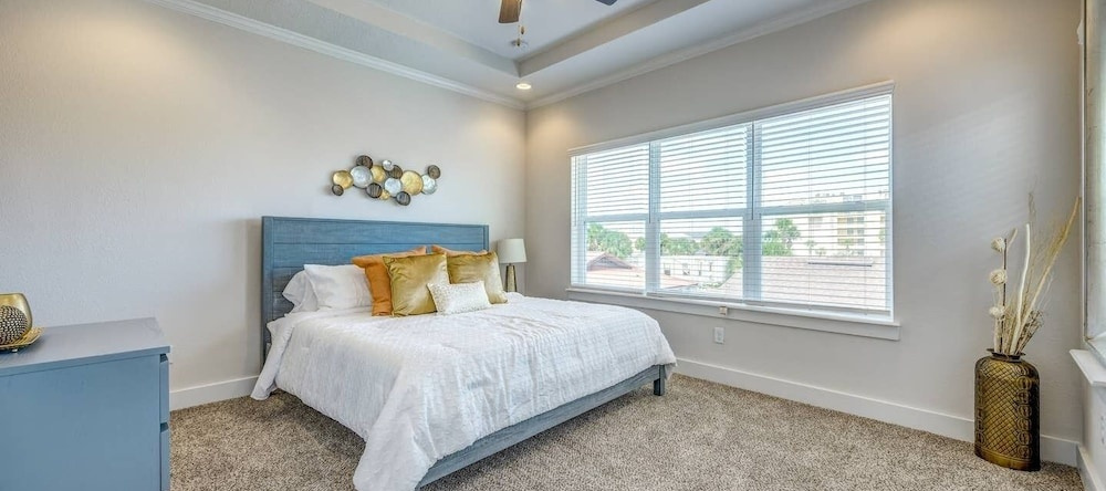 Beach Escape Two - Luxury Townhome, Jacksonville Beach — photo 1