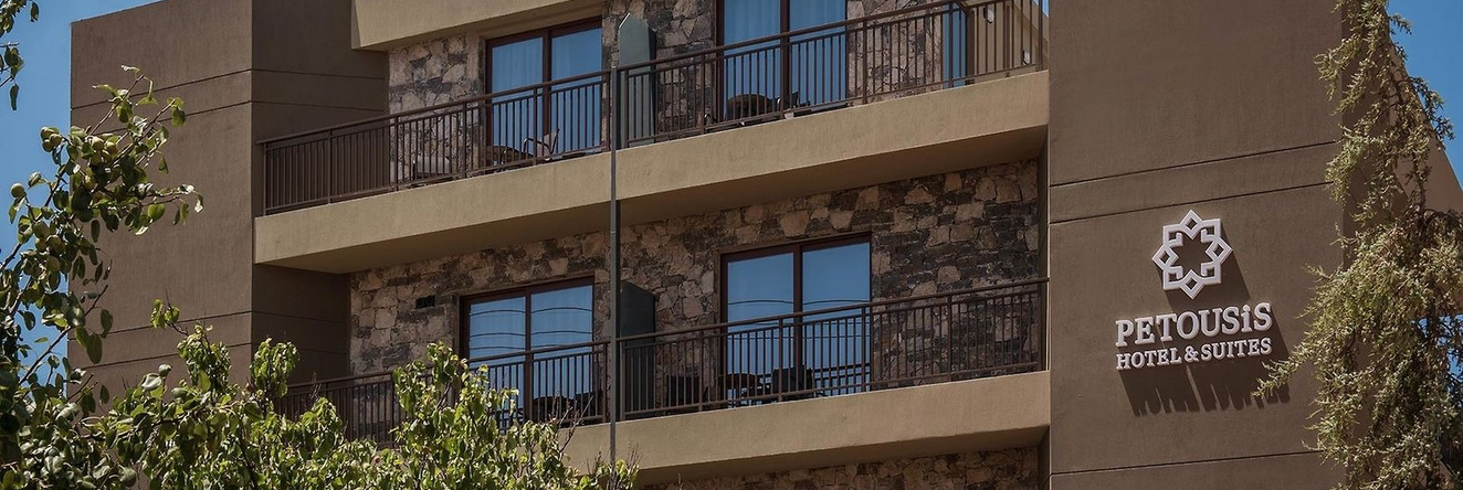 Petousis Hotel & Suites, 阿穆达拉 — 照片 1