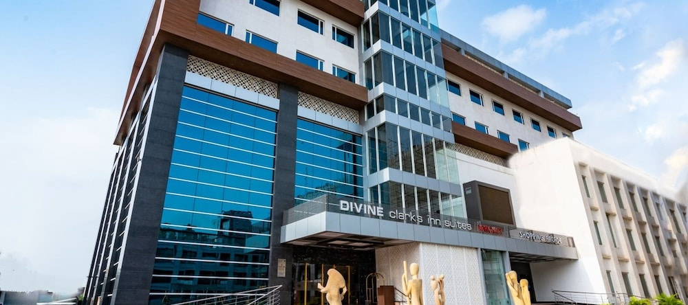 Divine Clarks Inn Suites, 坦纳萨尔 — 照片 1