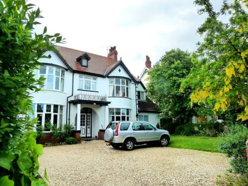 Bryn Holcombe 4 STAR Bed & Breakfast hotel, Colwyn Bay — photo 1