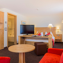 Typically Swiss Hotel Tascherhof, Taesch — photo 2