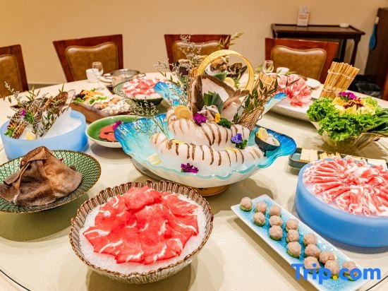 XingAn League Berun Hotel, Ulanhot — photo 1