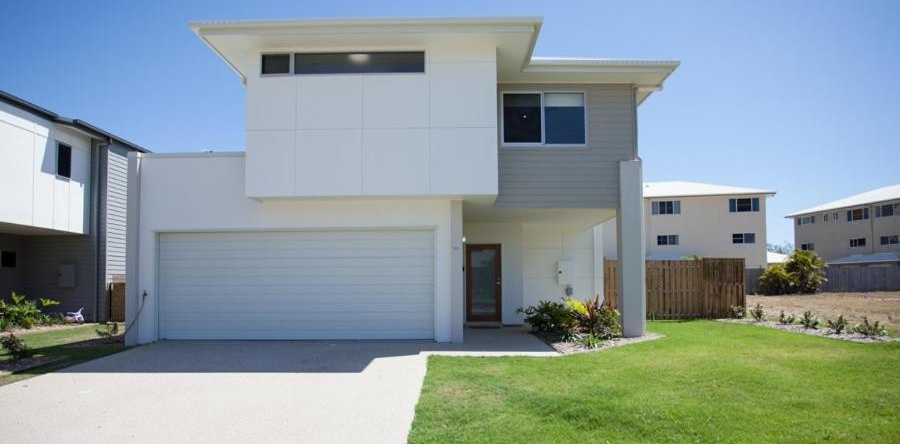 Petrie Beach Holiday Home, Mackay — photo 1