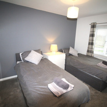 3 Bed House - Sleeps 6 - Fully Refurbished, 罗兰兹吉尔 — 照片 5