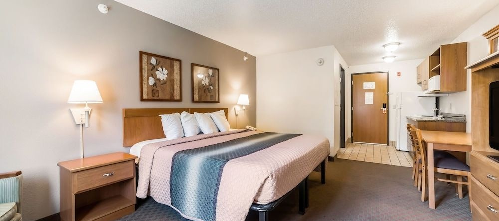 Home Towne Suites O'fallon, О’Фаллон — фото 1
