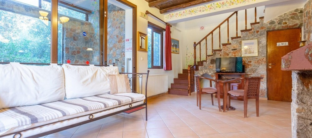 Villa Nineta Large Private Pool Walk to Beach Sea Views A C Wifi Car Not Required - 1606, 塔夫罗尼蒂斯 — 照片 1