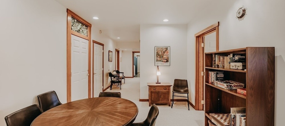 15mbh - Amazing Mountain Views - Hot Tub - Pets Ok 3 Bedroom Home by RedAwning, Maple Falls — photo 1