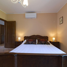 Quiet property set in a genuine context between nature and culture.-CASA PARIS, 圣塞韦里诺马尔凯 — 照片 3