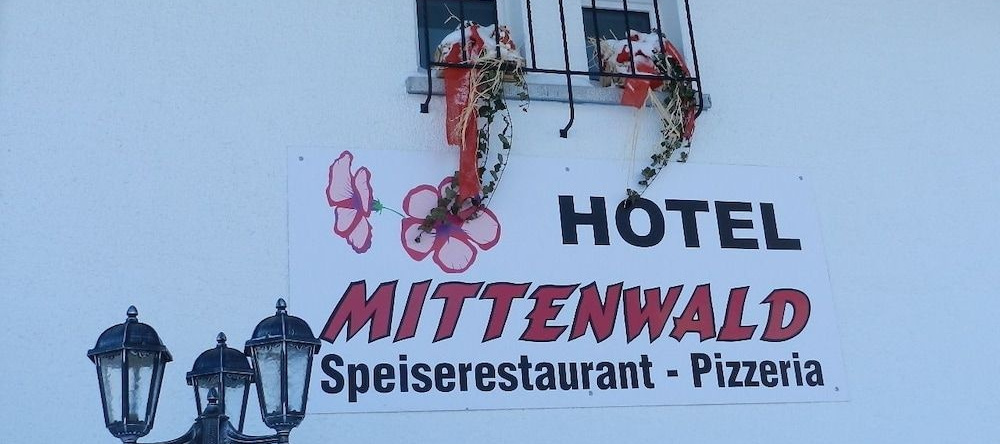 Hotel GARNI Mittenwald, 弗卢姆斯 — 照片 1