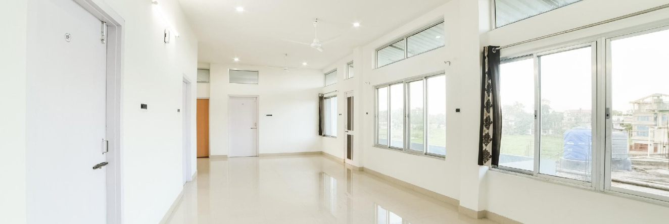 OYO 46619 6th Avenue, 迪布鲁格尔 — 照片 1