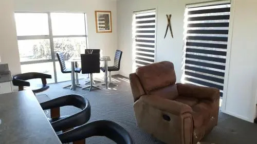 Athenree Waterside Accommodation, Katikati — photo 1