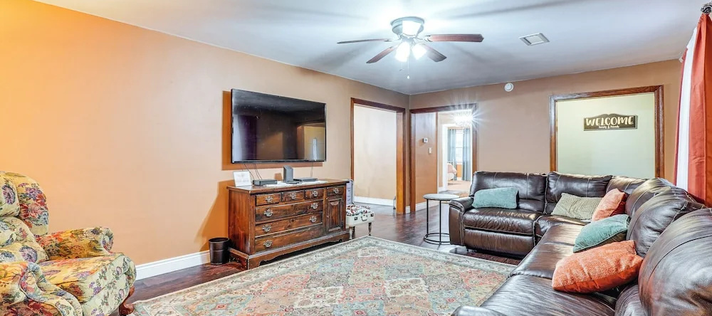 < 1 Mi To Main St Berryville: Spacious Family Home, Берривилль — фото 1