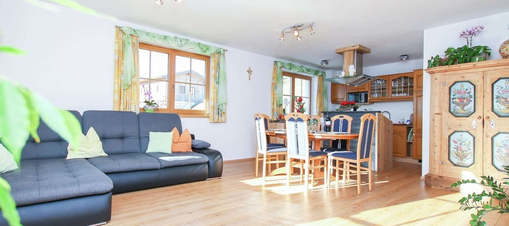 Snug Farmhouse in Taxenbach near Cross Country Skiing, 塔克森巴赫 — 照片 1