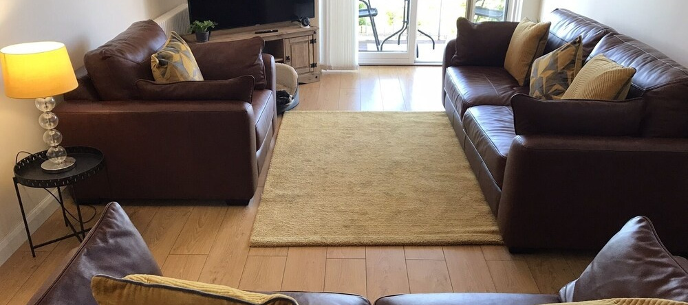 3-bed Apartment - Sleeps 6 - Parking, Wifi, Pets, 古罗克 — 照片 1
