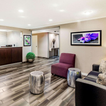 La Quinta Inn & Suites by Wyndham Houston Baytown East, 贝敦 — 照片 2