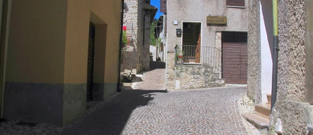 Village on the Lake "Casa Vacanze Vista Lago" Wifi 100 Mbps, 卡斯泰尔迪托拉 — 照片 1