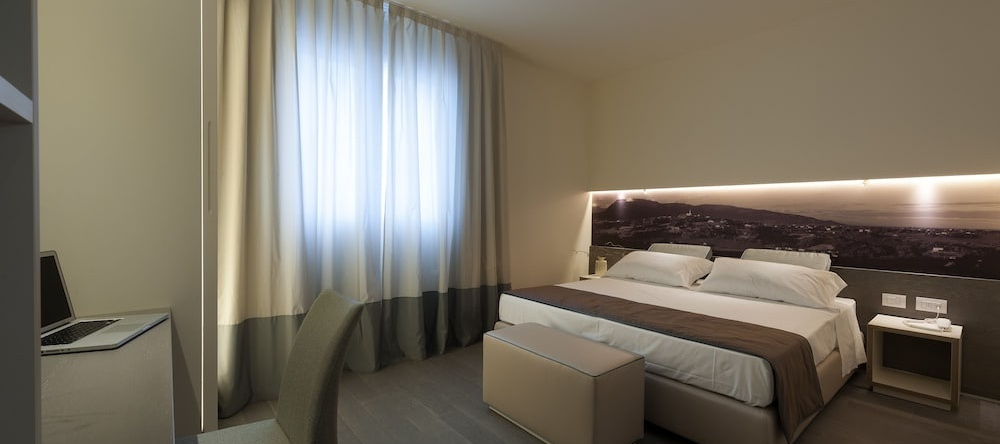 Hotel Villa del Poggio, 圣皮耶特罗迪费莱托 — 照片 1