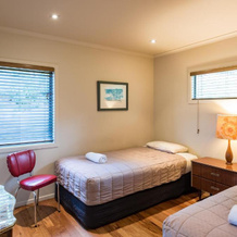Cable Bay Stays – Golden Sand and Driftwood Beachfront Accommodation, Cable Bay — photo 5