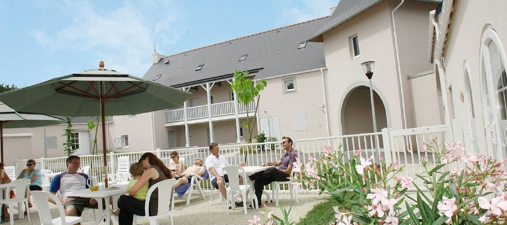 Semi-detached holiday home in beautiful historic Brittany, Le Tronchet — photo 1